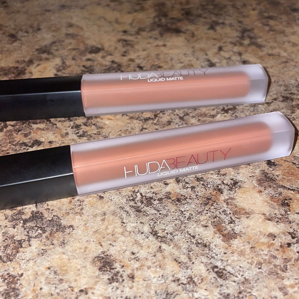 HUDABEAUTY lipstick -liquid matte